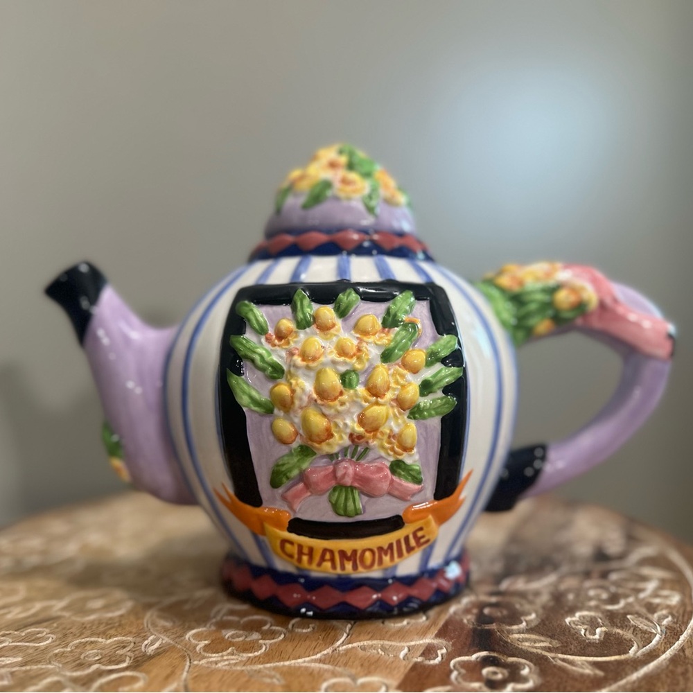 ZRIKE HAND PAINTED CHAMOMILE TEA POT